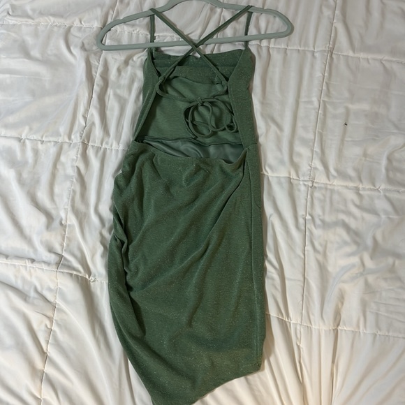 Backless mini dress with a hint of sparkle like features size 2 (small) - Picture 2 of 2
